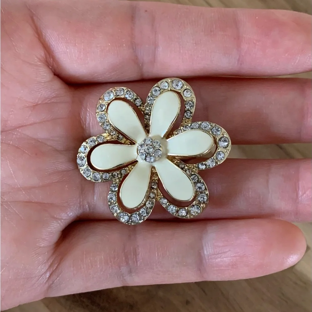 Creamy white enamel ring with rhinestone ring Szie 7 NWOT - Picture 3 of 6